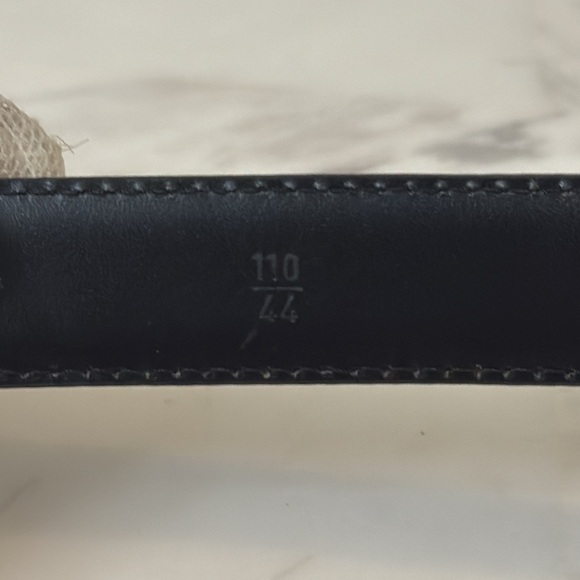 Authentic Louis Vuitton Epi Ceinture Leather 110/44 belt - Picture 9 of 14